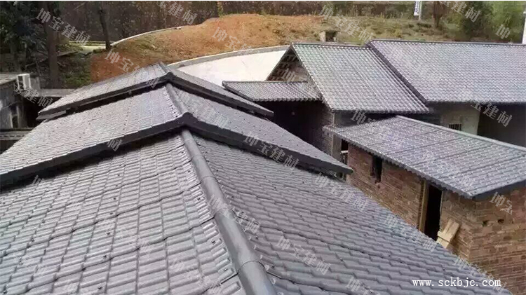 樹(shù)脂瓦非常適合農(nóng)村家庭使用