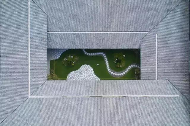 青瓦灰墻，高瓴飛檐，處處消磨時(shí)光