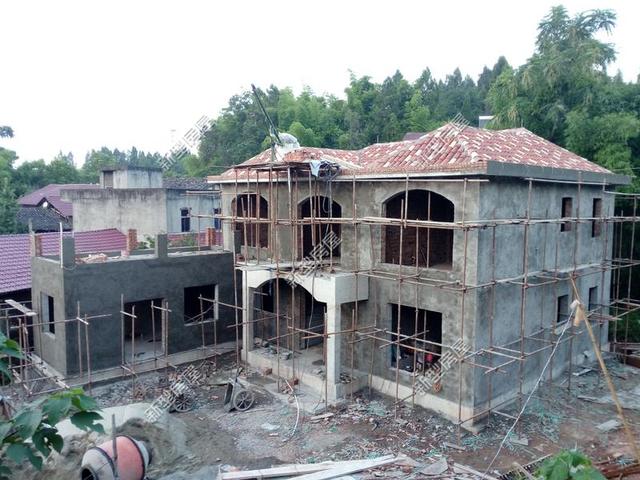 30元一平的樹脂瓦省錢又耐用？網(wǎng)友：吃飽沒事干，用一年就得換