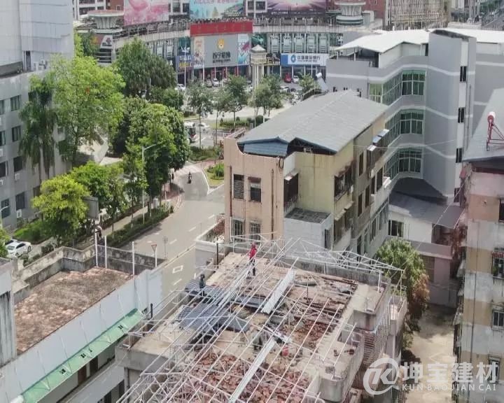 除隱患 提形象 梅州:干群合力齊參與 鐵皮瓦整治在行動(dòng)