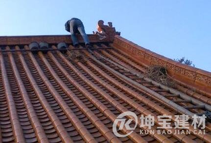 農(nóng)村屋頂蓋琉璃瓦的坡度多少？多少錢一塊？安裝步驟是什么？